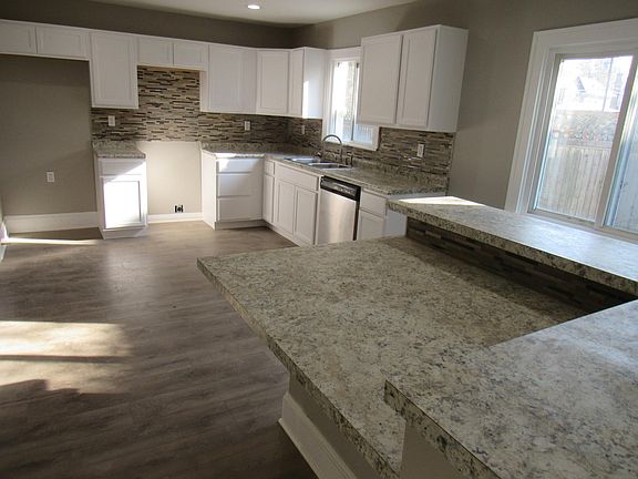 2nd image of 589 Moreley Ave