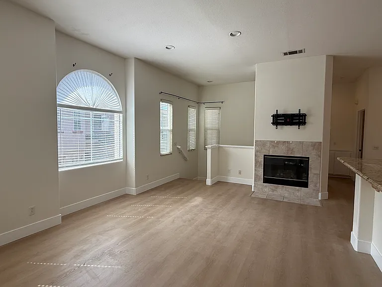 10860 Ivy Hill Dr #8 — Photo 4