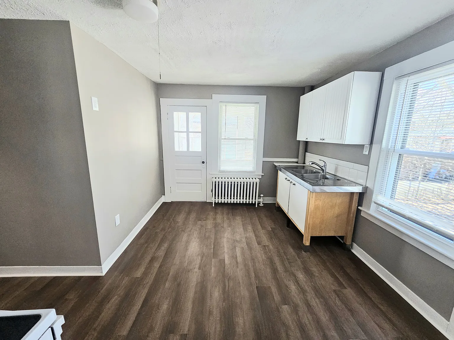 3 bed, 1000 sqft, $1,700 — Photo 4