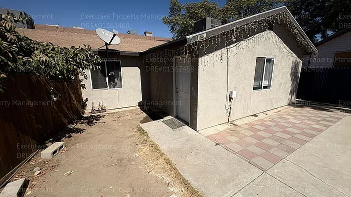 2 bed, 1.0 bath, 640 sqft, $1,350 — Photo 2