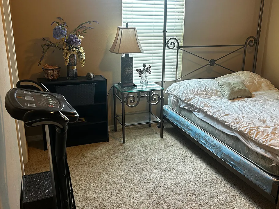 3809 E Edna Dr