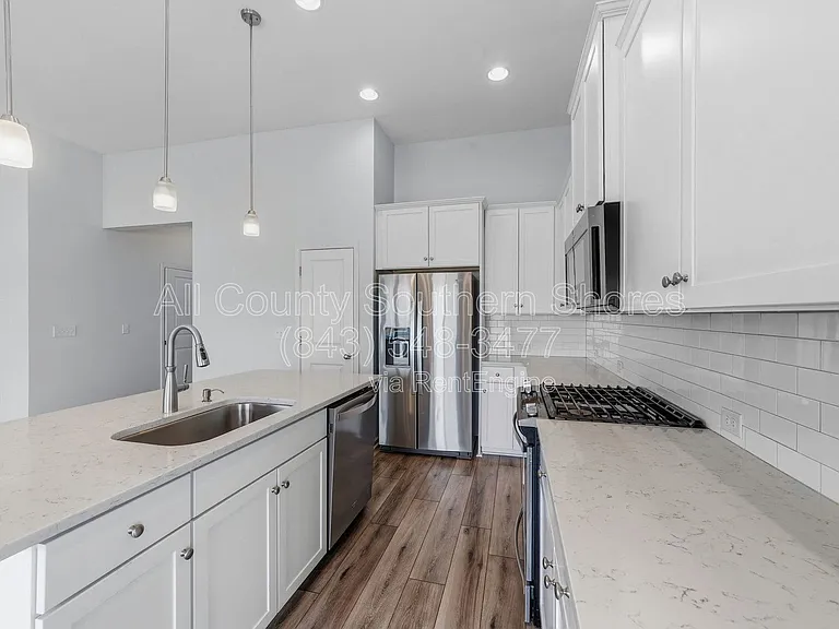877 Devon Estate Ave — Photo 9