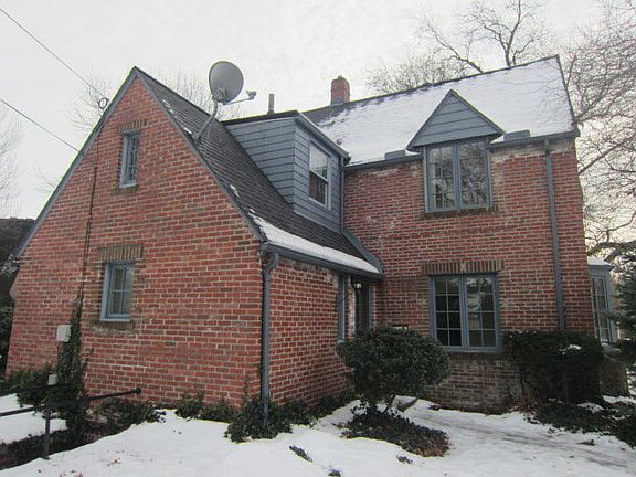 3rd image of 130 N Countryside Dr