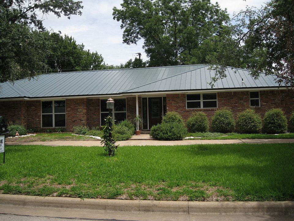 1st image of 904 Edgecliff Dr