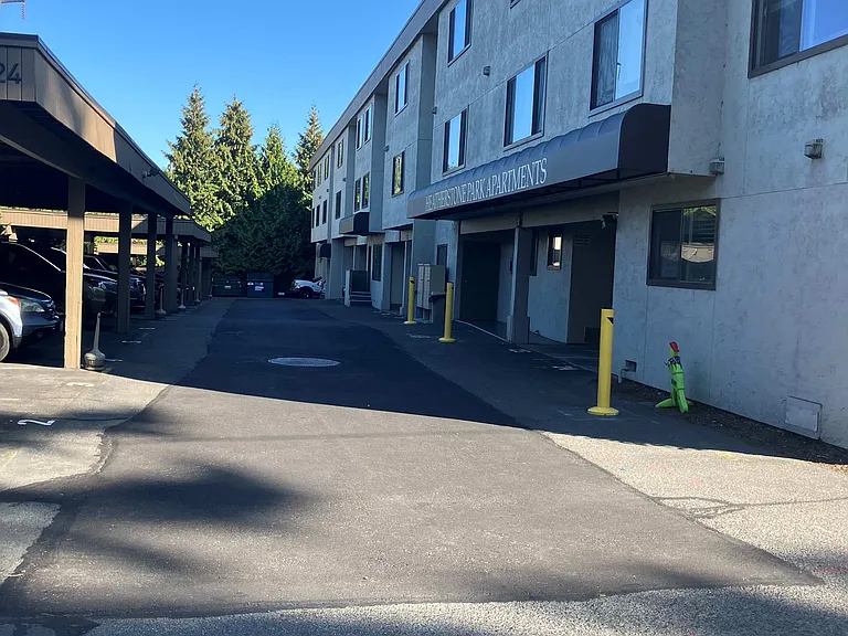 Heatherstone Park Apartments — Photo 11
