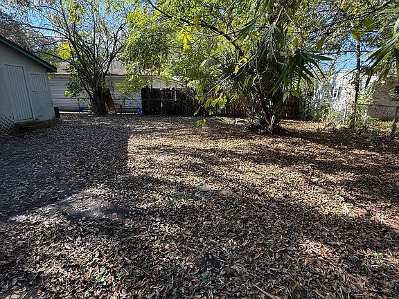 5th image of 919 W 28th St