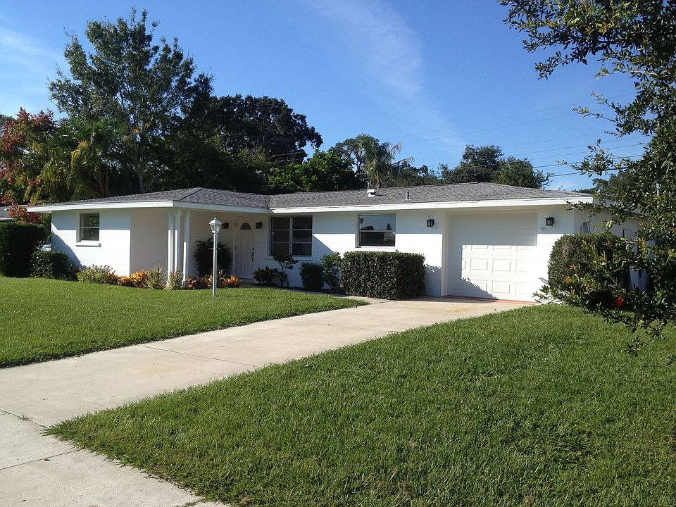 The White House in Gulf Gate
