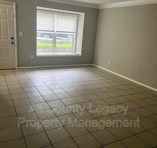 2942 Spruce Cir — Photo 2