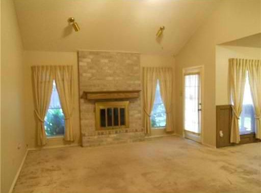 3rd image of 3830 Silver Creek Dr