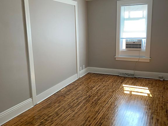 3rd image of 1068 23rd Ave SE