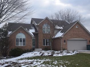 2106 Shadowood Ct, Valparaiso, IN 46383