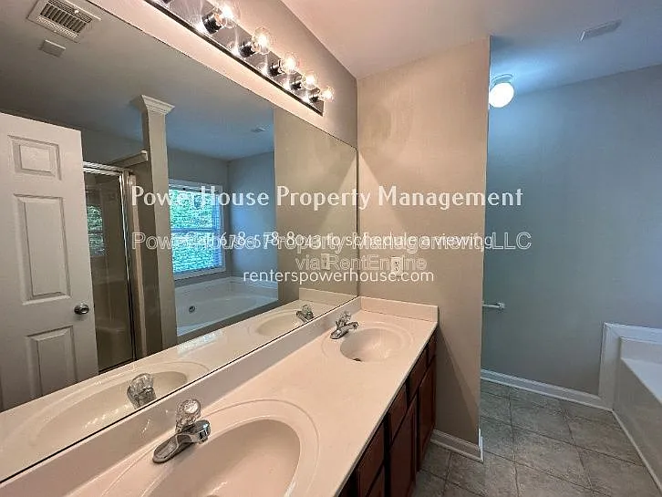 2403 Walnut Tree Ln — Photo 9