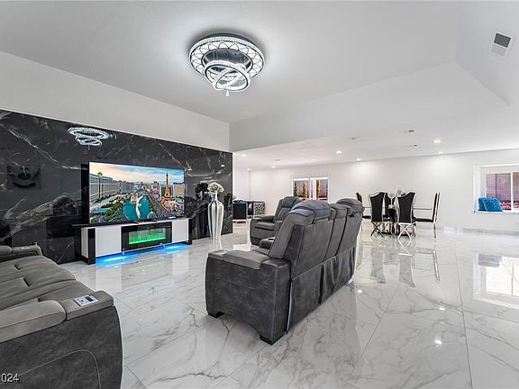 3rd image of 782 Santree Cir