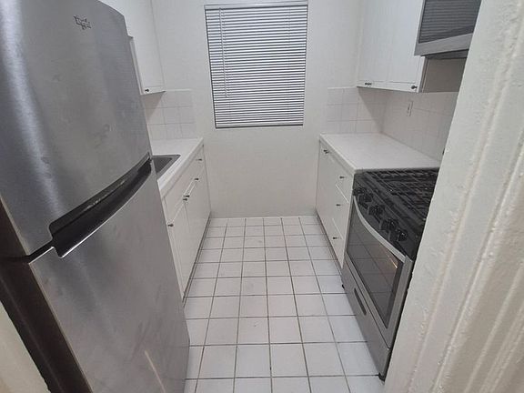 4th image of 1735 W Vernon Ave APT 6