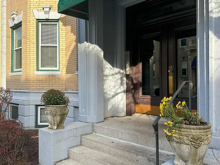 88 Gordon St #302 — Photo 2