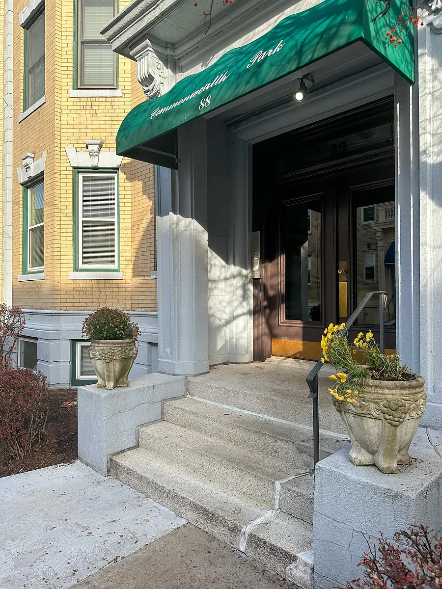 Building Photo - 88 Gordon St #302
