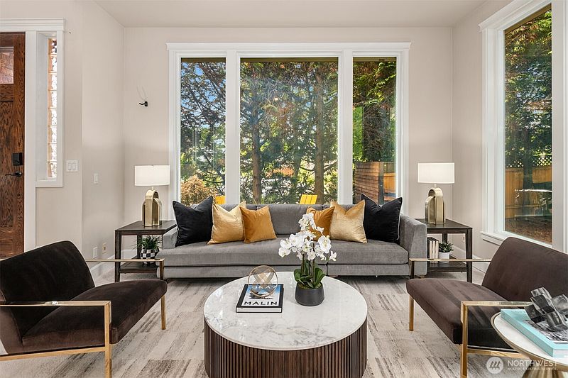 2nd image of 4600 Green Lake Way N