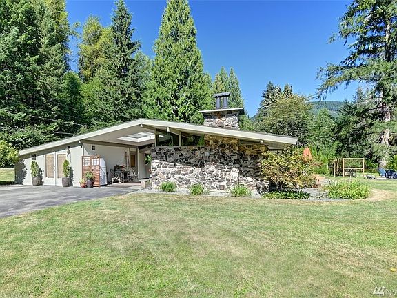 Lovely setting. Huge flat yard for entertaining.