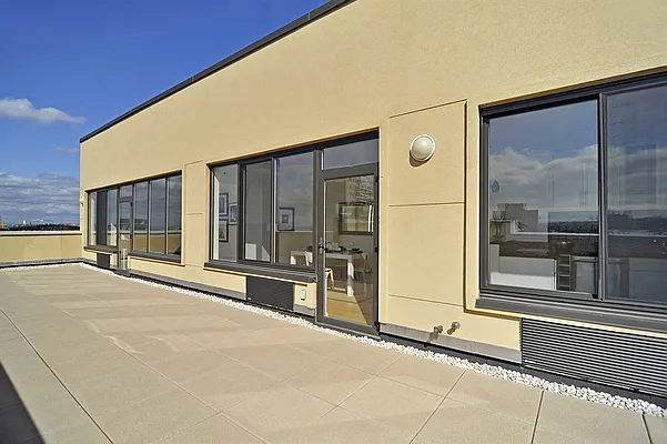 Sold by Corcoran | media 21