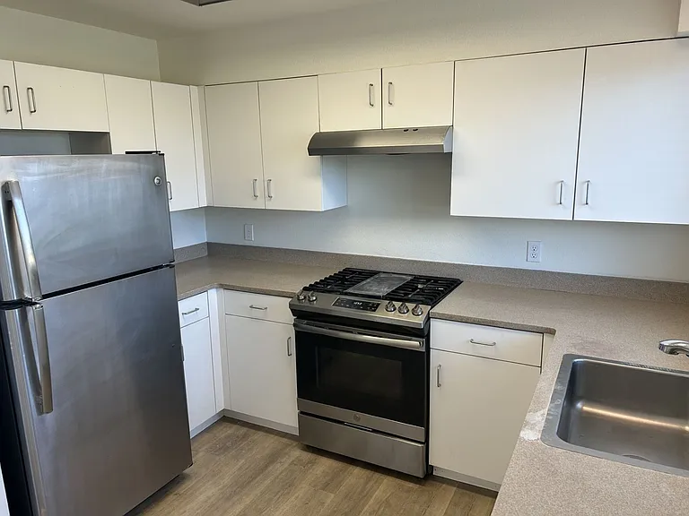 445 Southwest Blvd #11 — Photo 7