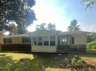 90 Clamsteam Rd, Halfmoon, NY 12065