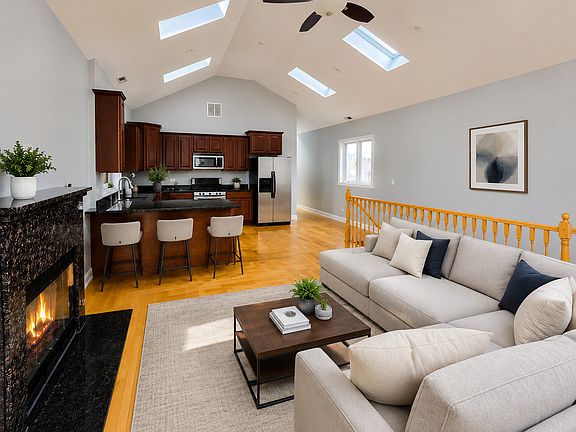 2nd image of 1532 N Campbell Ave #3