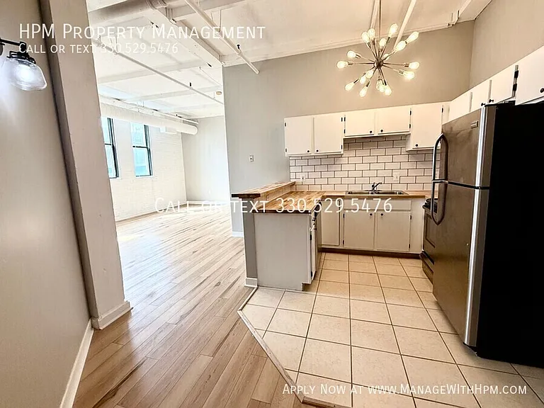 1133 W 9th Street — Photo 65