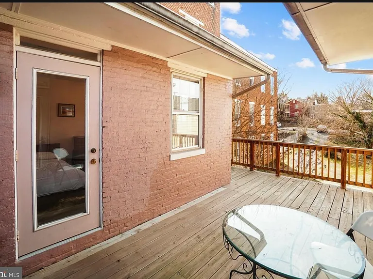 115 S Market St — Photo 15