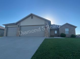 3102 N Albertha Ave, Springfield, MO 65803