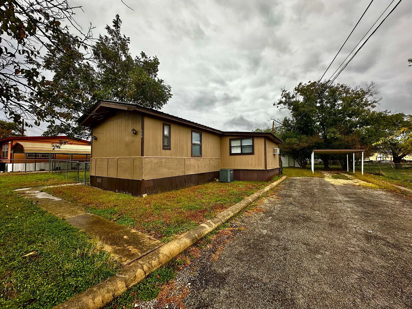 3/3 Mobile Home — Photo 1