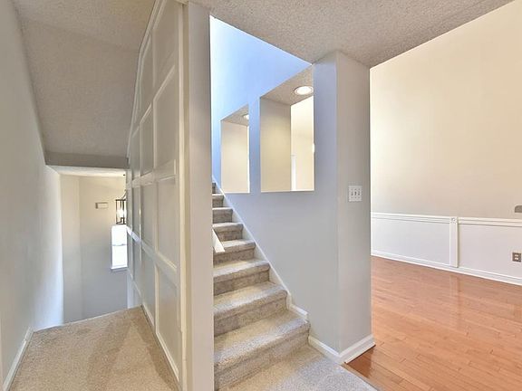 2nd image of 104 Ivy Green Ln SE