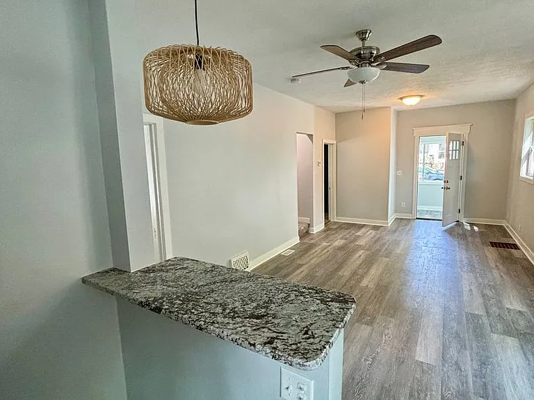 2119 S Helen St — Photo 10