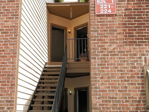 4th image of 8430 Antoine Dr APT 223