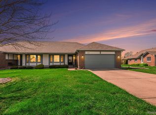 45380 Inverness Cir, Macomb, MI 48044