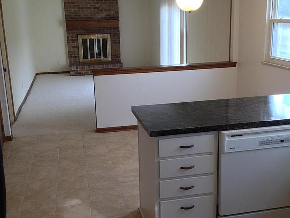 5th image of 215 Baker Lake Ct