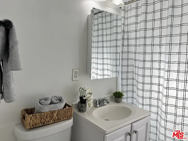 1330 S Wilton Pl #9 — Photo 10