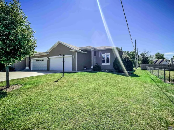 2438 SW Golf View Dr, Topeka, KS 66614