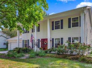 2004 Allen Dr, Geneva, IL 60134