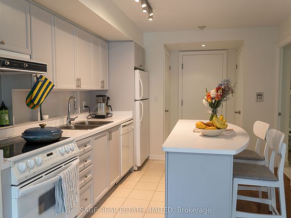 3rd image of 18 Beverley St #209