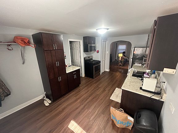 5th image of 1633 W Pierce Ave #G