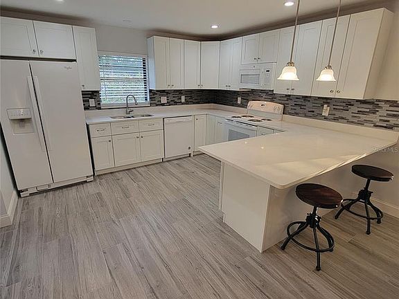5th image of 1735 Deer Hollow Blvd