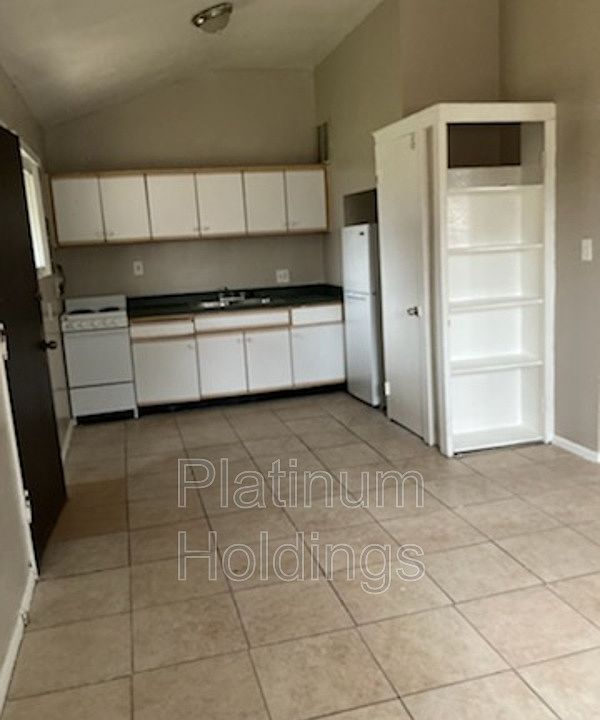 1st image of 1049 Neville Ave