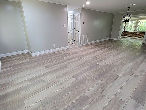 3rd image of 160 Pelt Ln