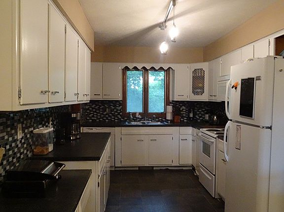 3rd image of 7431 Pasadena Cir
