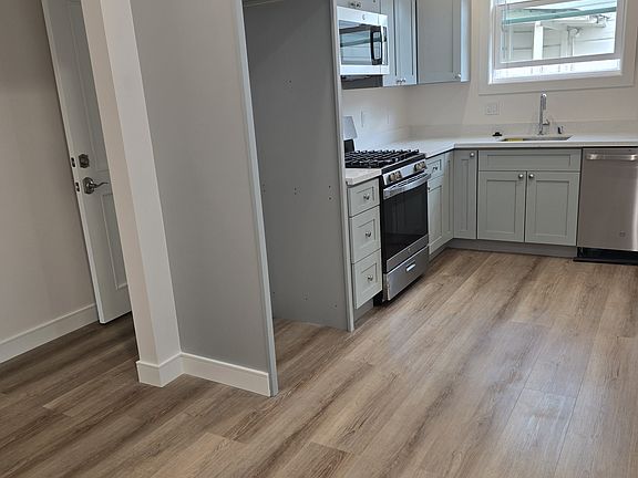 2nd image of 4935 Anza St #3