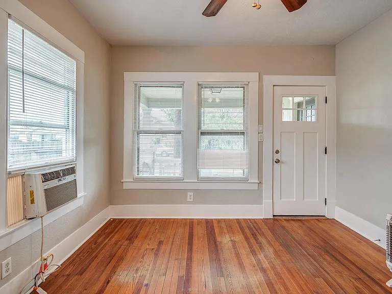 115 Goldenrod St #A — Photo 8