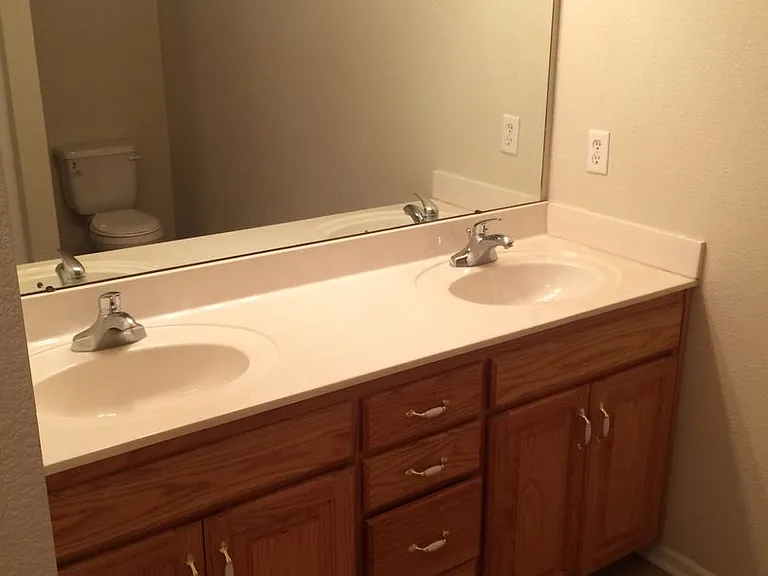 601 Elm St — Photo 5