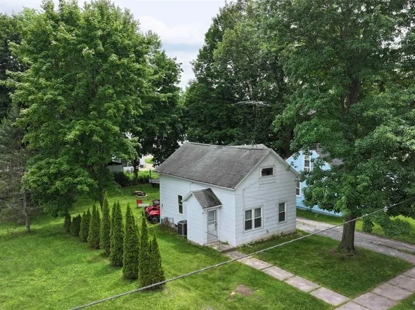130 S Elm Ave, Gillett, WI 54124