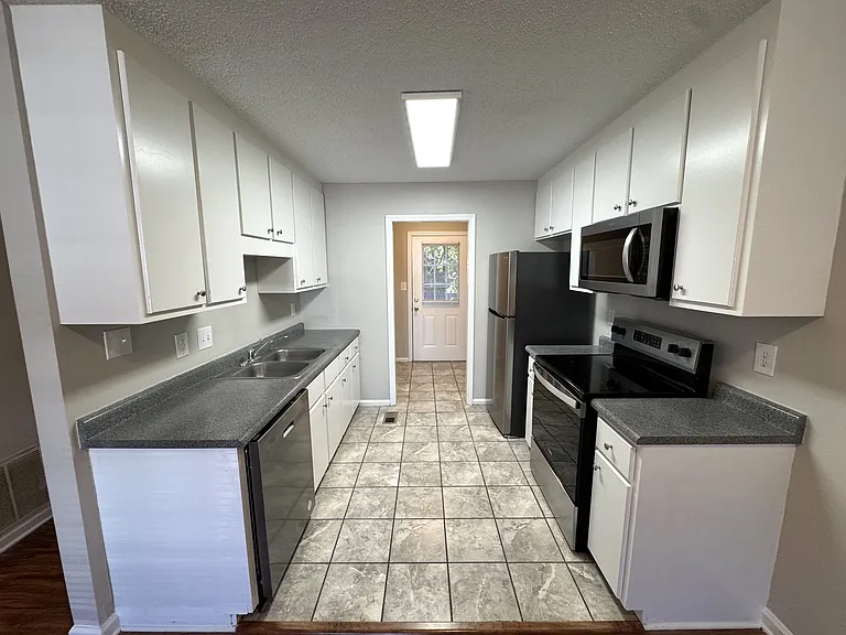 Pineview Townhomes — Photo 7