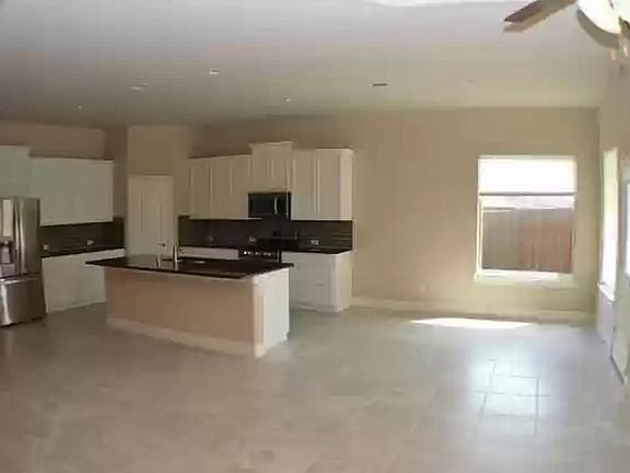 5th image of 15601 Weymouth Dr